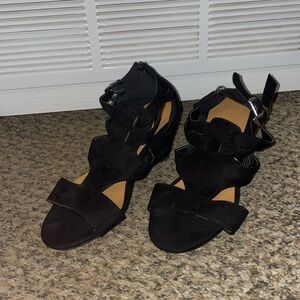 black wedges